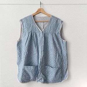 Vintage Floral Sleeveless Button-Up Smock Top